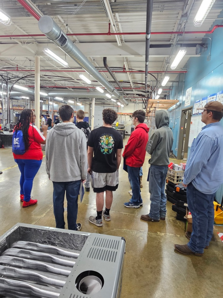Success Center tours KCKCC Tech
