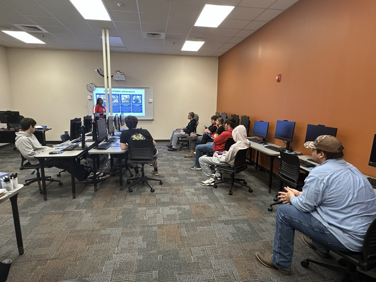 Success Center tours KCKCC Tech