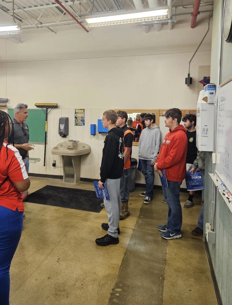 Success Center tours KCKCC Tech