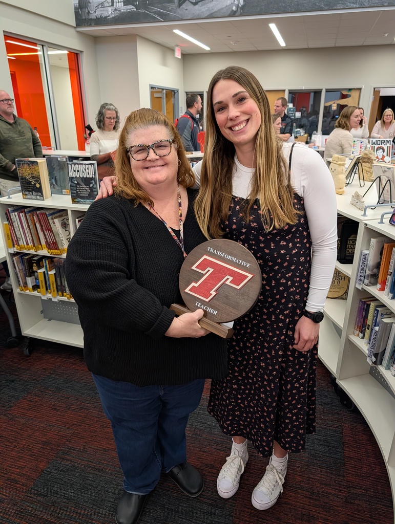 Susan Yetter receiving the award.