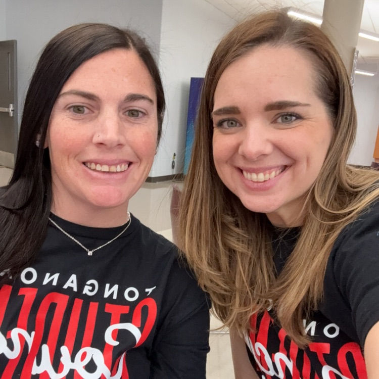 THS Stuco sponsors Nicole Snider and Crystal McCoy