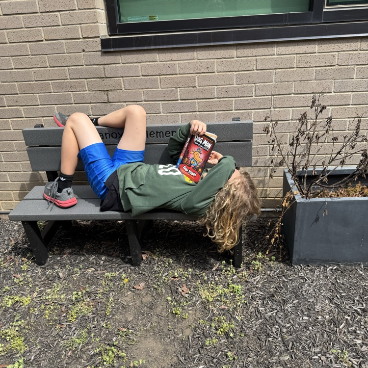 Mrs. Olsen’s class reading outside.