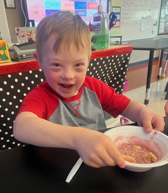 Mrs. Missy's class making berry smoothie bowls