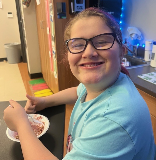 Mrs. Missy's class making berry smoothie bowls