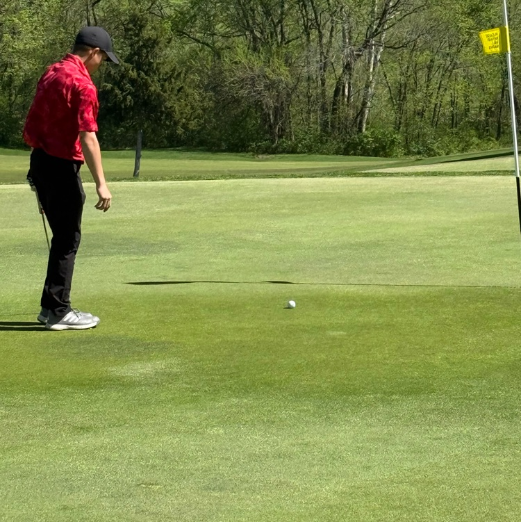 Triston studying putt