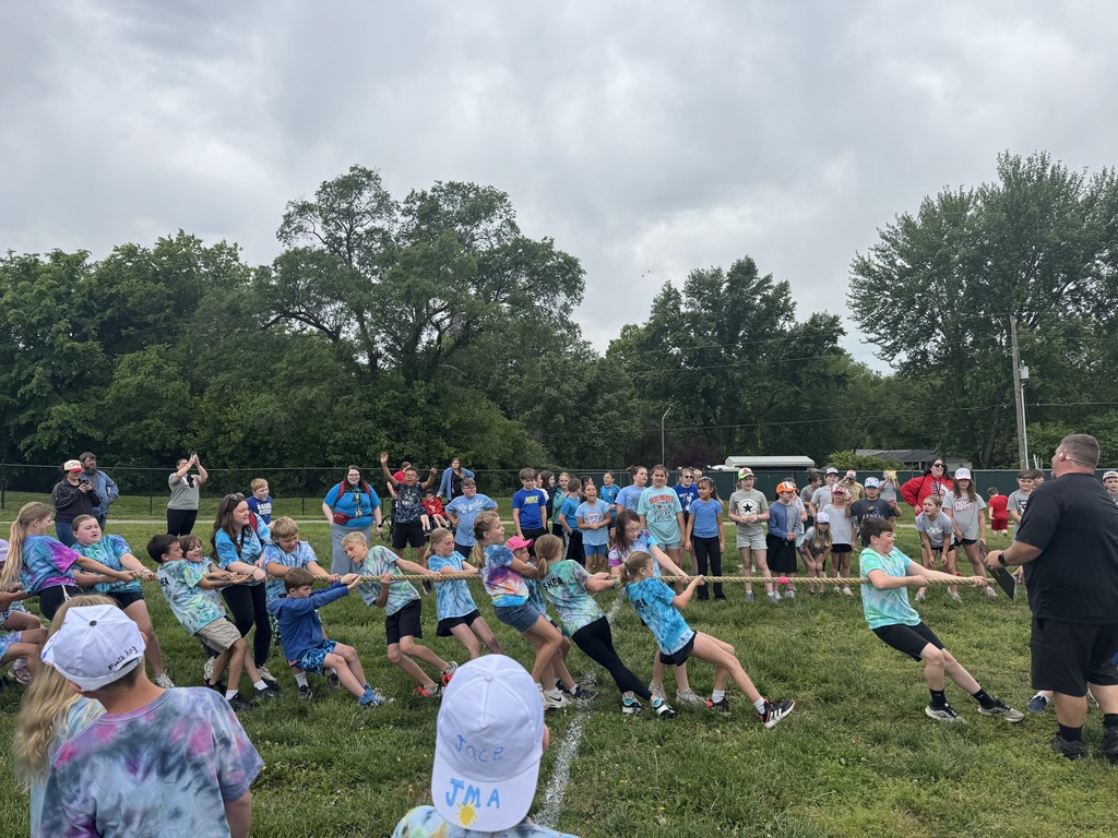 Ms. Shea's class at tug-a-war