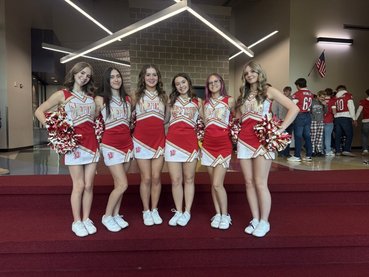 Cheerleaders at the TES/TMS Homecoming kick off!!