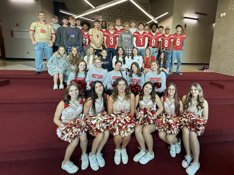 Homecoming court, Senior athletes, the cheer squad, and the dance team at the TES/TMS Homecoming kick off!!