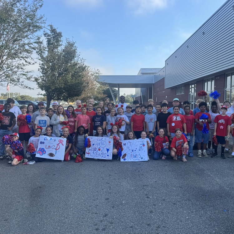 5th graders enjoyed the homecoming parade today! Let’s go Bulldogs!