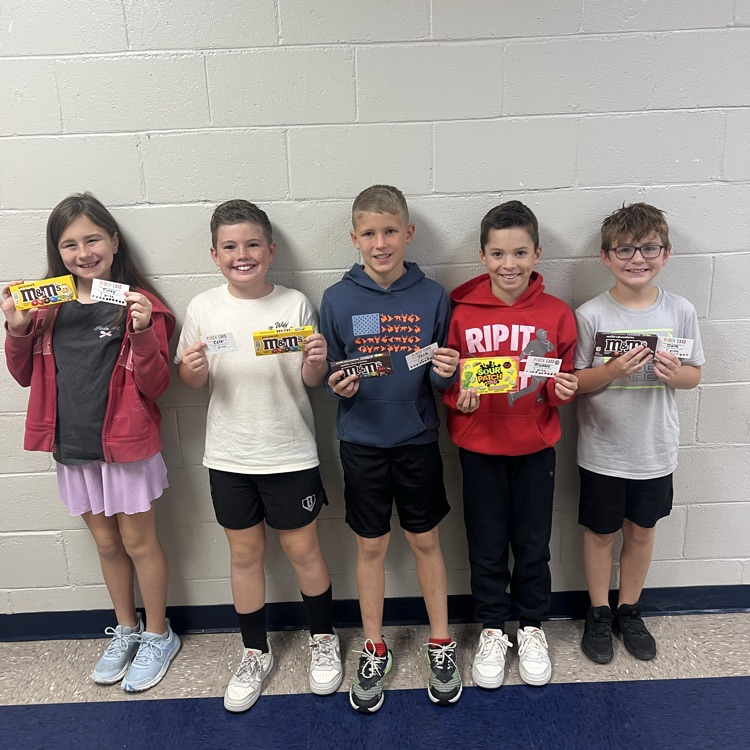 Tinley, Colt, Jack, Maddox, and Dale have all passed 10 or more iReady lessons with 90% or higher accuracy in Mrs. McBride’s 4th grade ELA class. Way to go students! Keep up the good work!