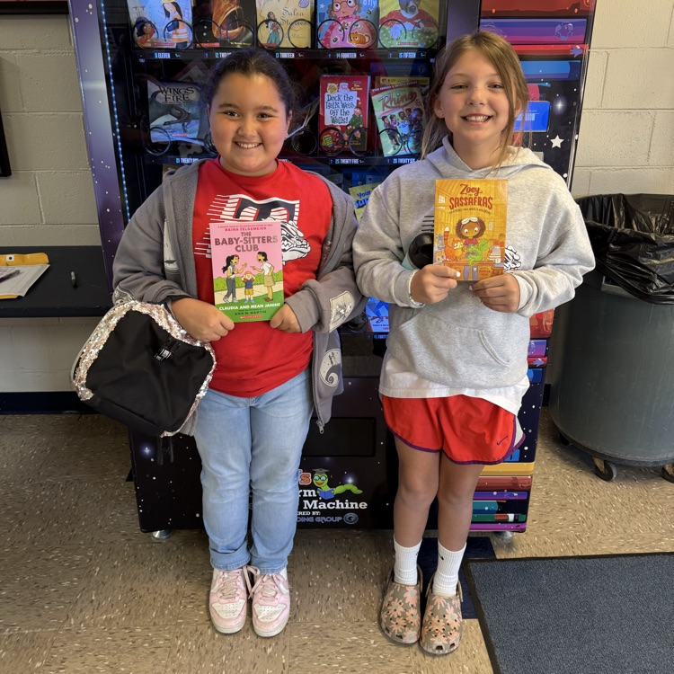 Khloe & Addisyn visited the book machine for their hard work and progress on their growth checks in i-Ready. 