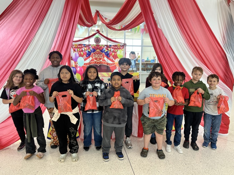 We want to congratulate the winners for our perfect attendance drawing for the week of 12/1 and 12/8.