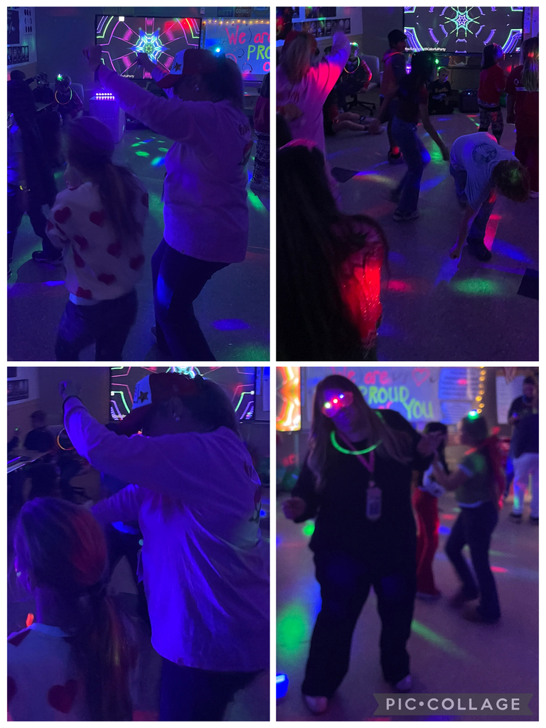 4th grade students had a blast at their Glow Party celebrating their iReady growth. These students grew in both math and reading. We are so proud of you! 