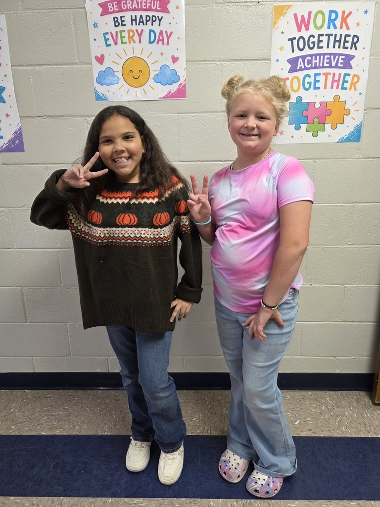 🎶🕺🏻 Decades Day in 4th Grade! From throwback vibes to fun outfits, our 4th graders showed up ready to rock through the decades! 🪩✨