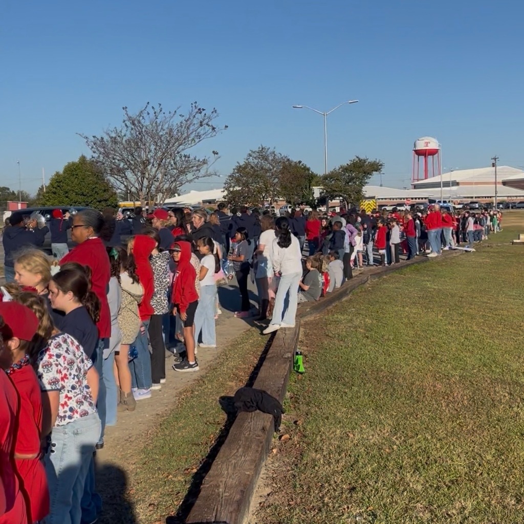 4th Grade had the best time today at the Homecoming Parade! ❤️🐾