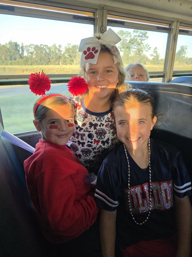 4th Grade had the best time today at the Homecoming Parade! ❤️🐾