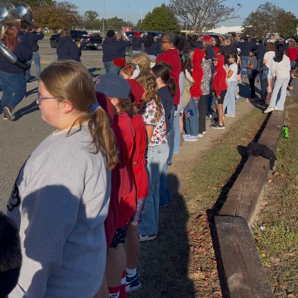 4th Grade had the best time today at the Homecoming Parade! ❤️🐾
