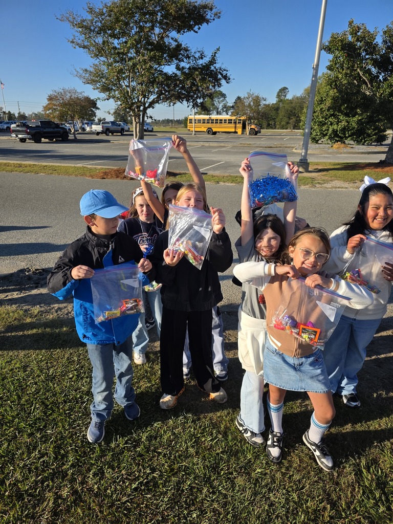 4th Grade had the best time today at the Homecoming Parade! ❤️🐾