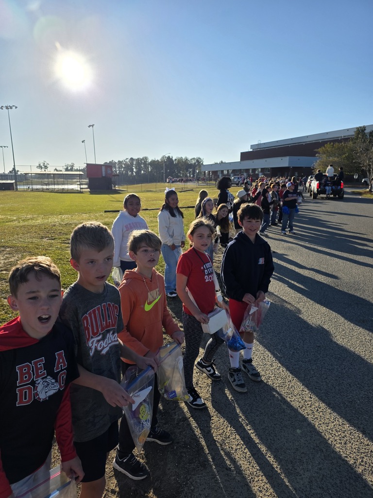 4th Grade had the best time today at the Homecoming Parade! ❤️🐾