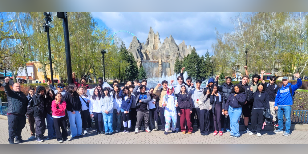 Large group of students at Canada's Wonderland