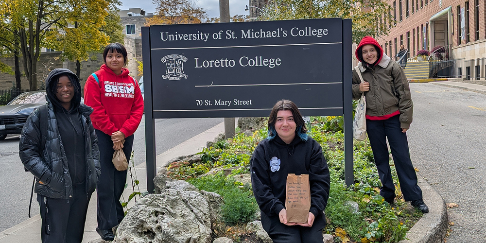 Loretto College Students Prepare Food to Be Distributed to Homeless as Part of A.C.C.T.S. Day