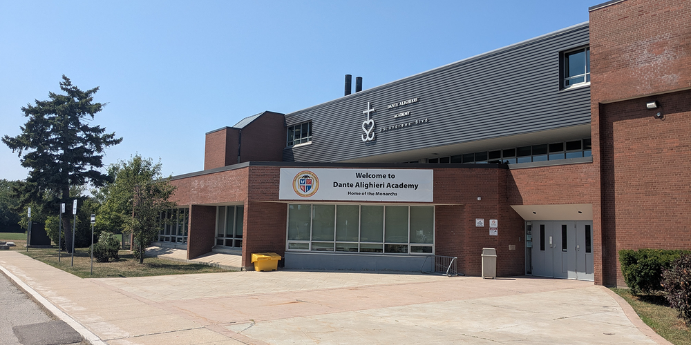 Photo of the front of the Dante Alighieri Academy school building