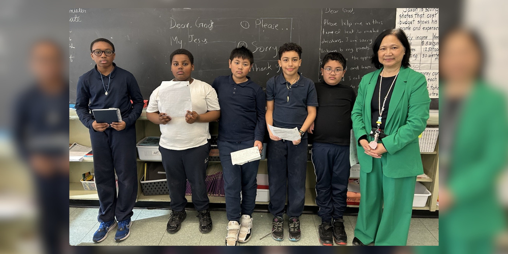 5 young students with a teacher.