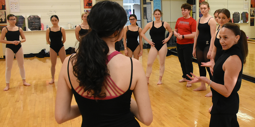 Photo of Fran coaching the students