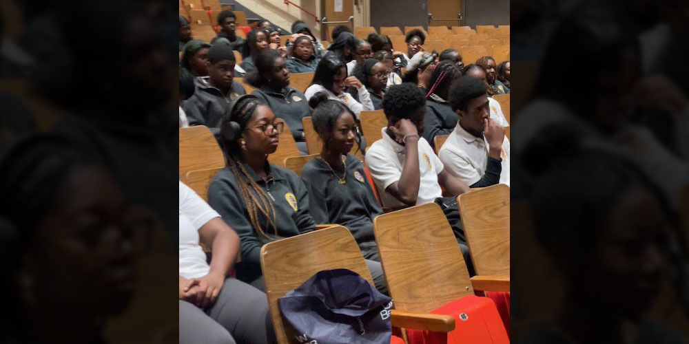 Photo of Dante Alighieri students listening to the information session