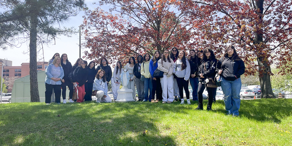 Group photo of Loretto College students and staff at the retreat