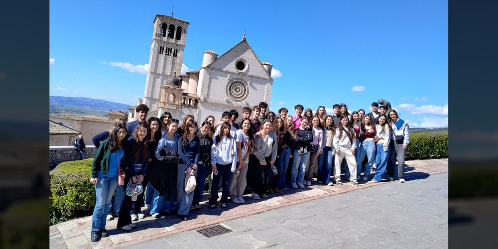 Group photo of MPSJ students on their trip to Italy