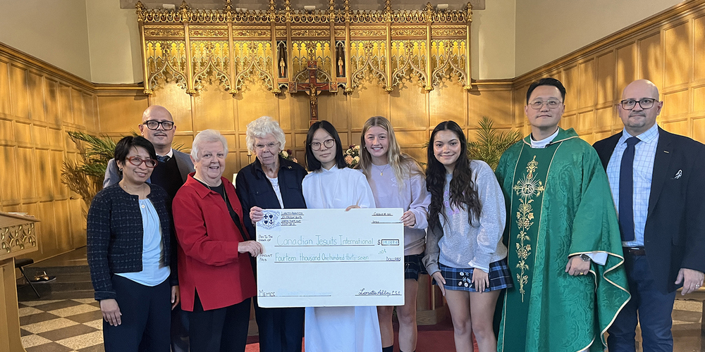 Photo of officials and Loretto Abbey students with the cheque