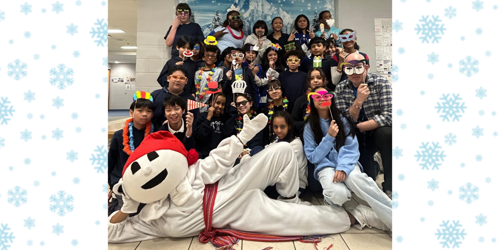 A large group of students posing with Bonhomme