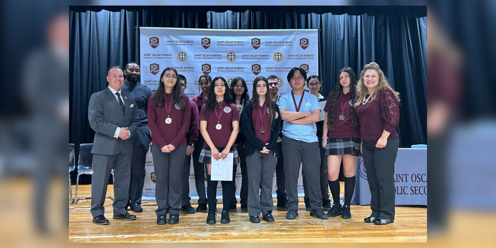 Group of students posing with faculty