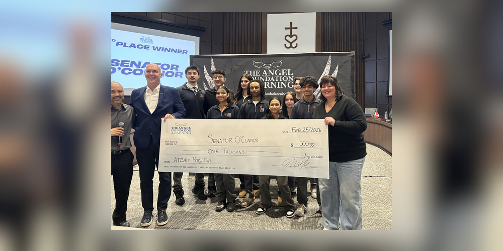 Students and faculty posing with a giant cheque for $1000