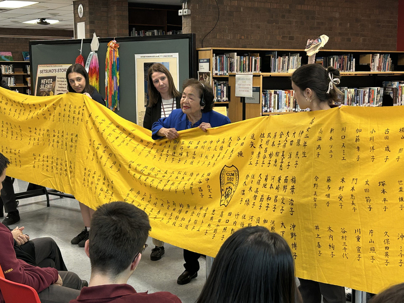 Photo of Setsuko Thurlow presenting to MPSJ students