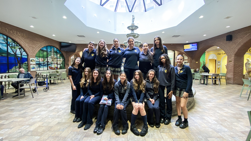Group photo of Loretto College students at Villa Colombo