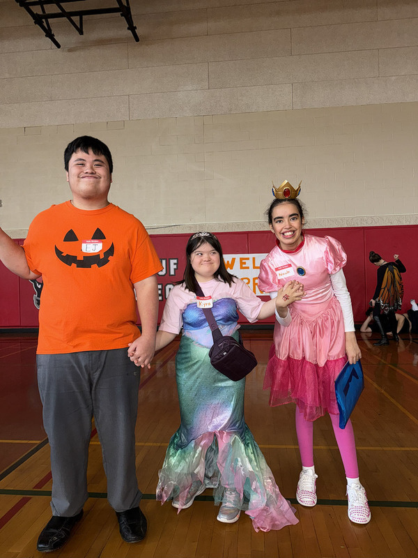 Photo of ISP students at the Halloween Social
