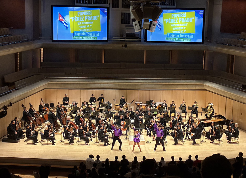Photo of performers performing on the stage at the Fiesta Sinfónica concert at Roy Thomson Hall