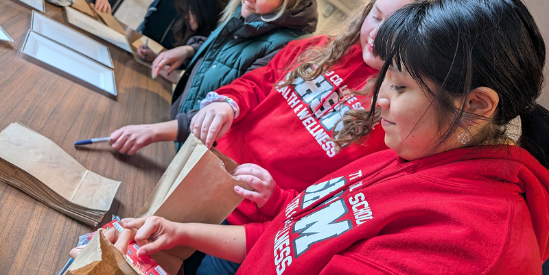 Loretto College Students Prepare Food to Be Distributed to Homeless as Part of A.C.C.T.S. Day