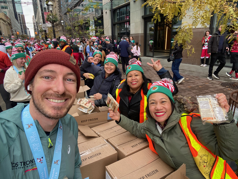 Photo of SJOA students and staff at the Holly Jolly Fun Run