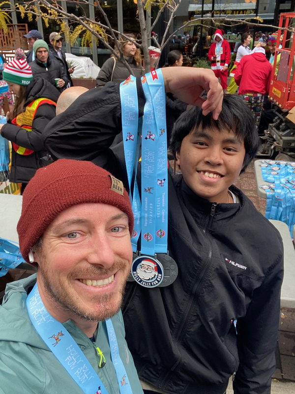 Photo of SJOA students and staff at the Holly Jolly Fun Run