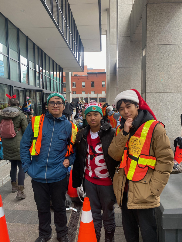 Photo of SJOA students and staff at the Holly Jolly Fun Run