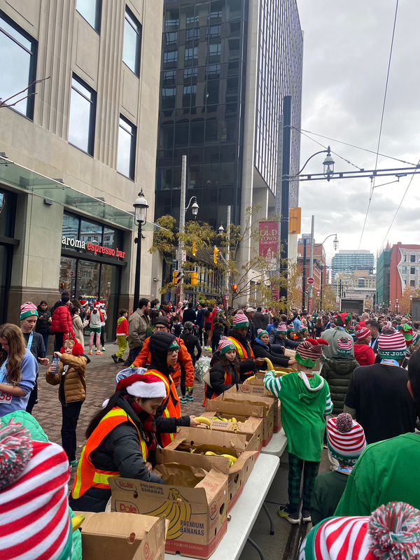 Photo of SJOA students and staff at the Holly Jolly Fun Run