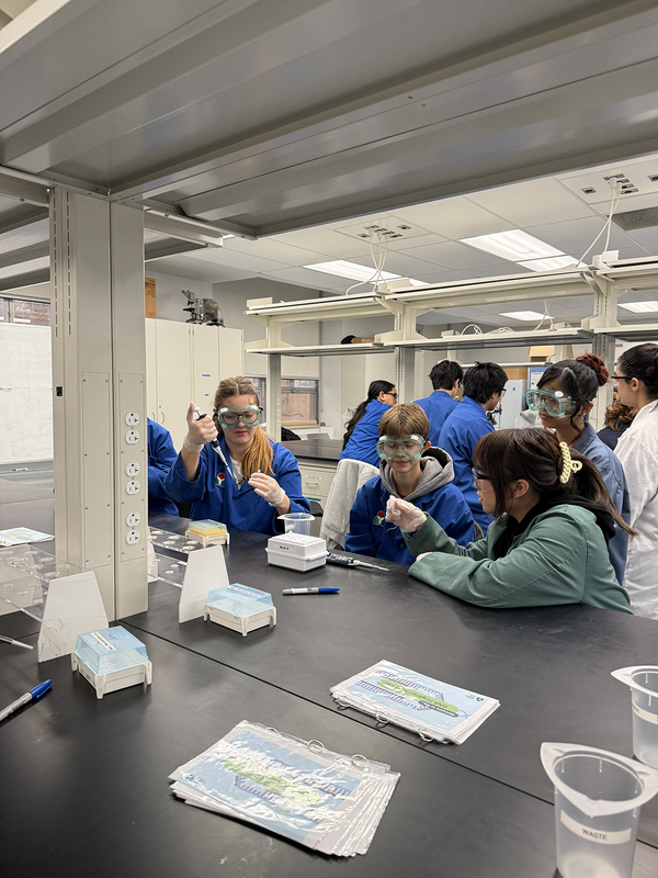 Photo of St. Patrick students learning at the SickKids Hospital Peter Gilgan Centre for Research and Learning