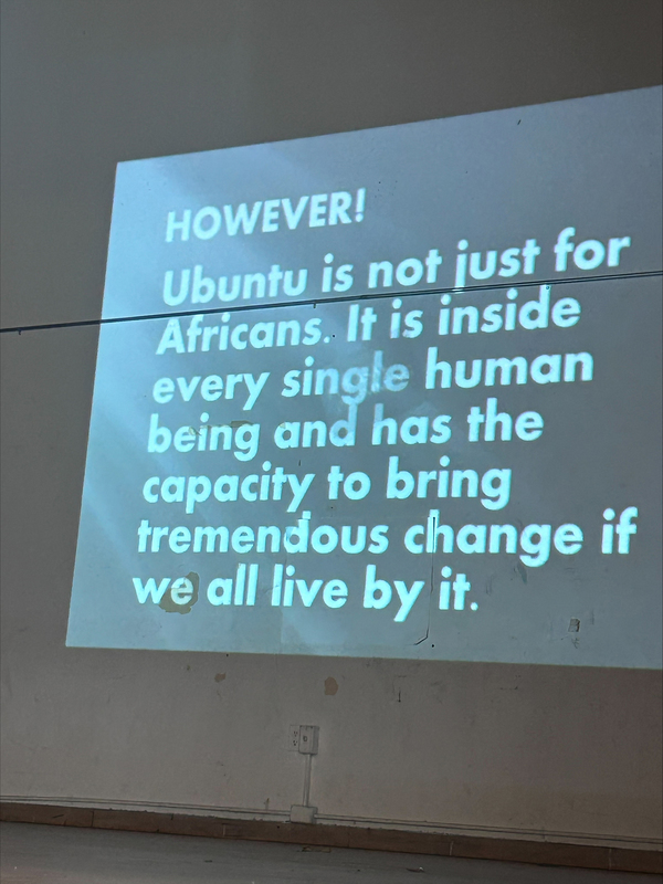 Photo of the screen of the Ubuntu presentation