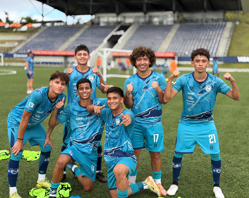 Photo of Joel with his teammates