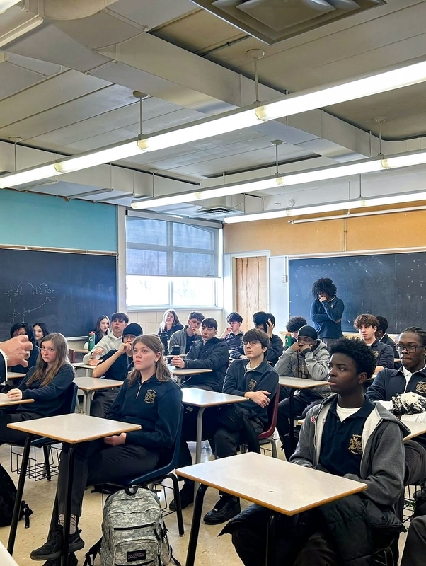 Photo of Robert speaking to MPSJ students