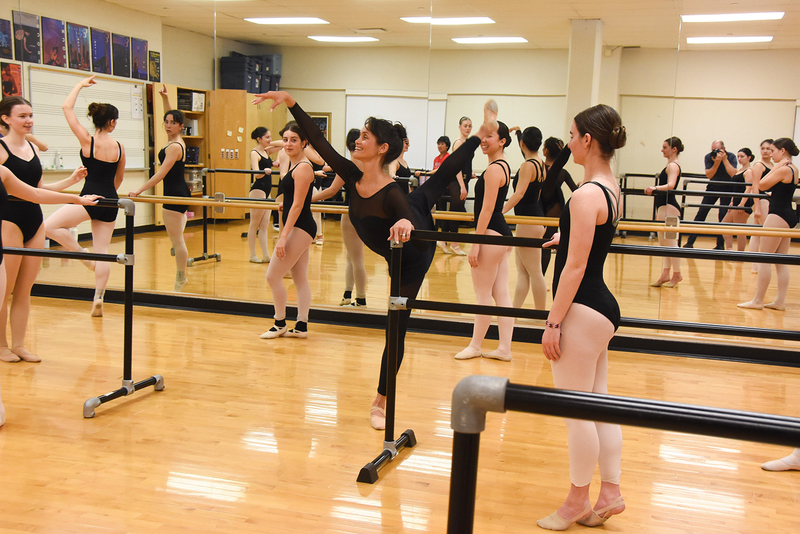 Photo of Tanya coaching the Redmond students