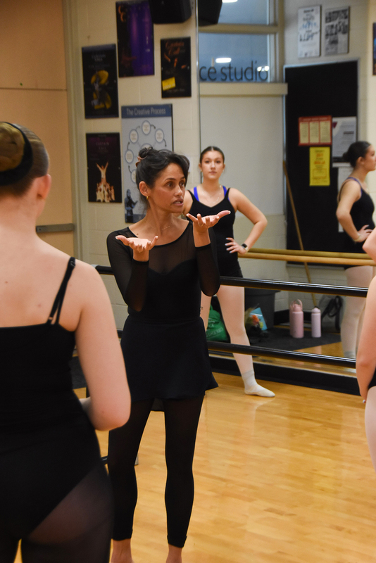 Photo of Tanya coaching the Redmond students